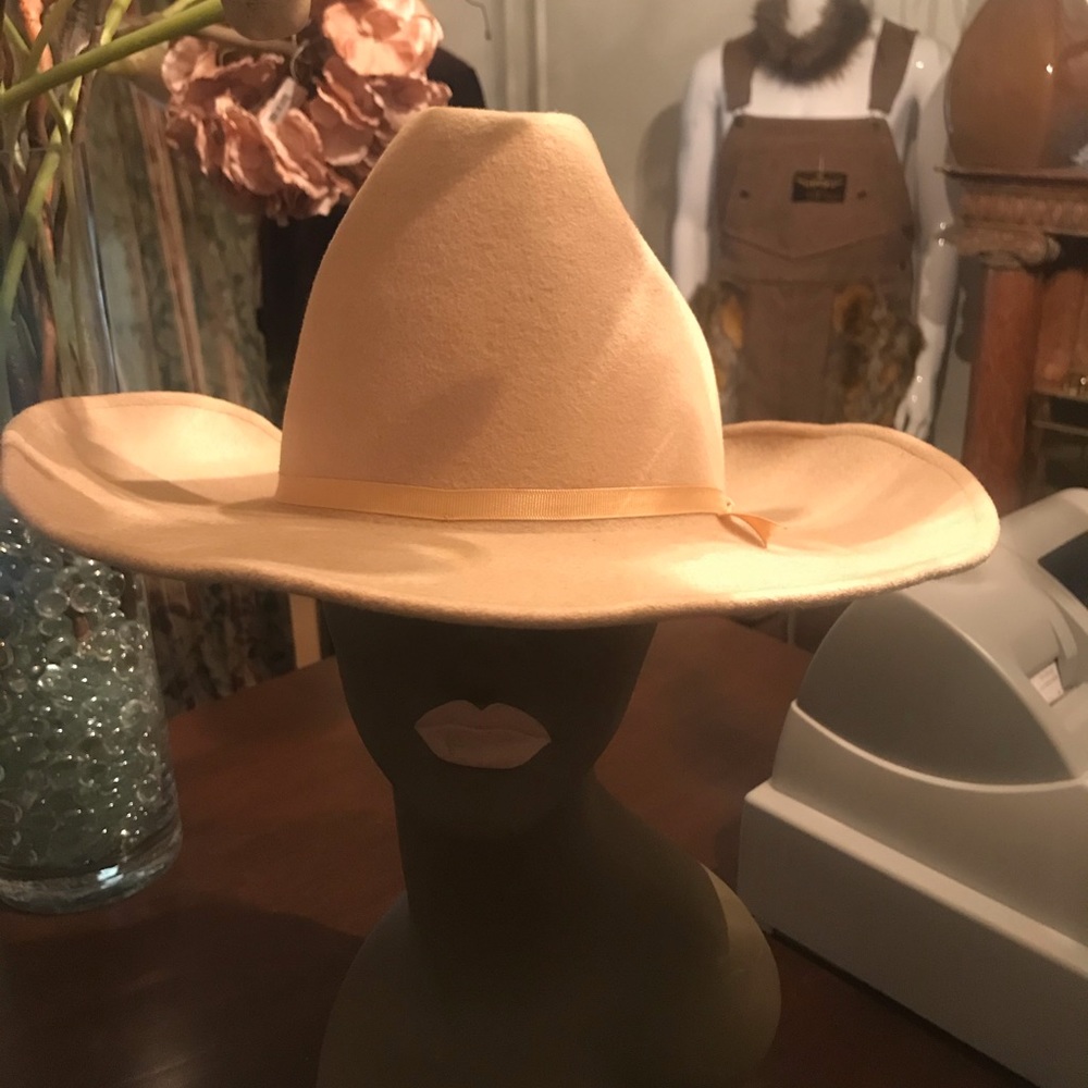 Distinctive Rock Mount Ranch Wear